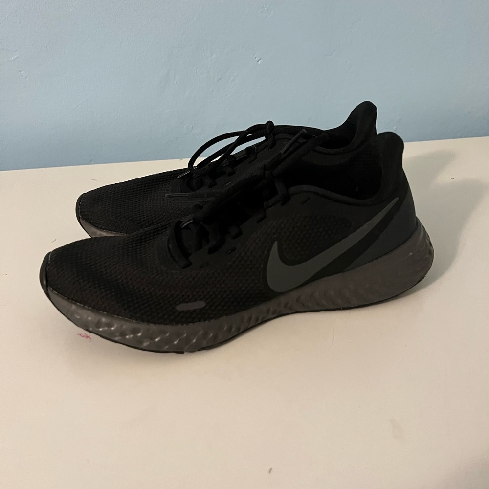 Black Nike size 9 women’s running shoes